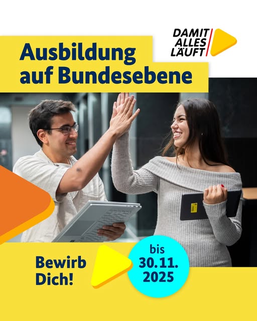 Schriftgrafik mit Foto zweier Personen, die sich abklatschen: Damit alles läuft. Ausbildung auf Bundesebene. Bewirb dich! Bis 30.11.2025 Schriftgrafik mit Foto zweier Personen, die sich abklatschen: Damit alles läuft. Ausbildung auf Bundesebene. Bewirb dich! Bis 30.11.2025
