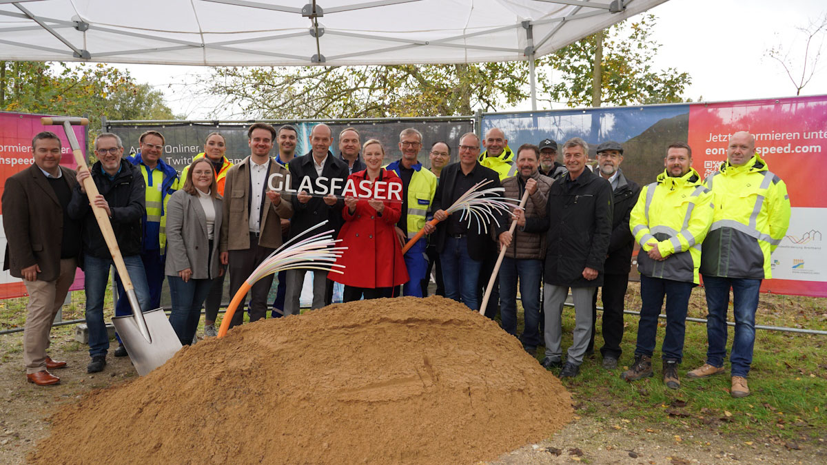 Spatenstich des Glasfaserausbaus im Rhein-Hunsrück-Kreis Spatenstich des Glasfaserausbaus im Rhein-Hunsrück-Kreis