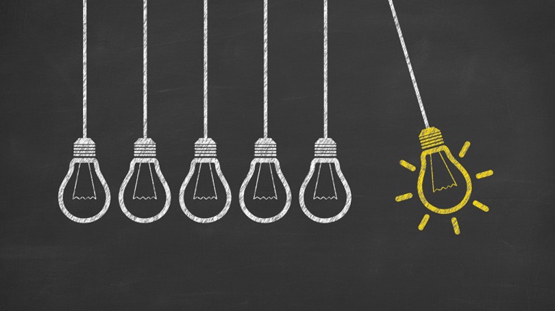 Glühbirnen auf Kreidetafel (Quelle: Fotolia / turgaygundogdu) Glühbirnen auf Kreidetafel (Quelle: Fotolia / turgaygundogdu)