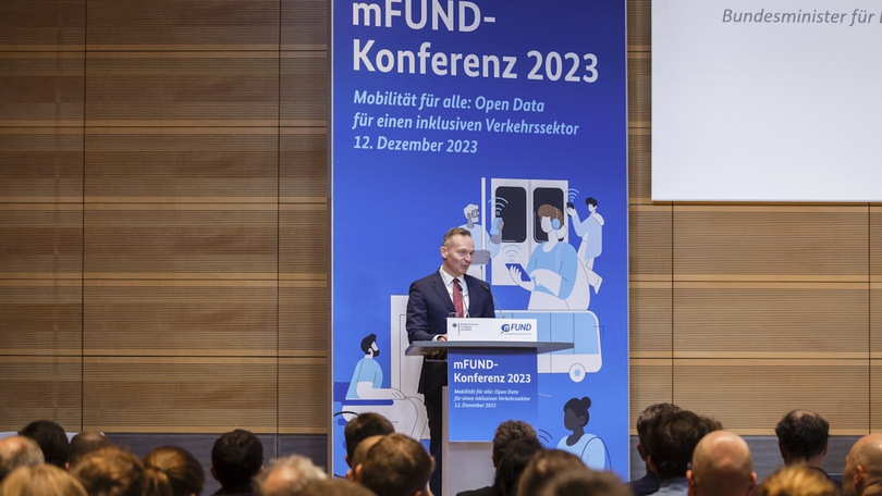 mFUND-Konferenz 2023: Volker Wissing hält auf einer Bühne eine Rede mFUND-Konferenz 2023: Volker Wissing hält auf einer Bühne eine Rede