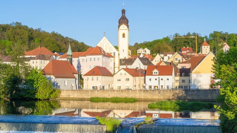Foto mit Kirche und Häusern im Landkreis Schwandorf Foto mit Kirche und Häusern im Landkreis Schwandorf