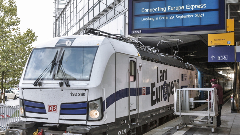 Aufnahme des Sonderzuges „Connecting Europe Express“ in Berlin Aufnahme des Sonderzuges „Connecting Europe Express“ in Berlin