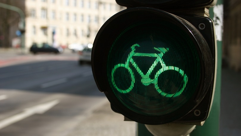 Ampel zeigt grün für Fahrradfahrer Ampel zeigt grün für Fahrradfahrer