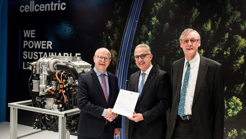 Mit CEO Dr. Matthias Jurytko (Mitte) und CCO Prof. Dr. Christian Mohrdieck Übergabe des vorzeitigen Maßnahmenbeginns Mit CEO Dr. Matthias Jurytko (Mitte) und CCO Prof. Dr. Christian Mohrdieck Übergabe des vorzeitigen Maßnahmenbeginns