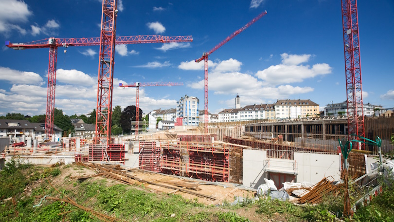Baukräne an einer Baustelle Baukräne an einer Baustelle