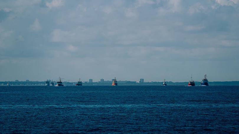 8 Schiffe auf dem Meer 8 Schiffe auf dem Meer