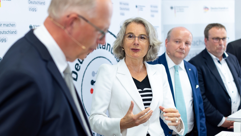 Staatssekretärin Susanne Henckel im Gespräch Staatssekretärin Susanne Henckel im Gespräch