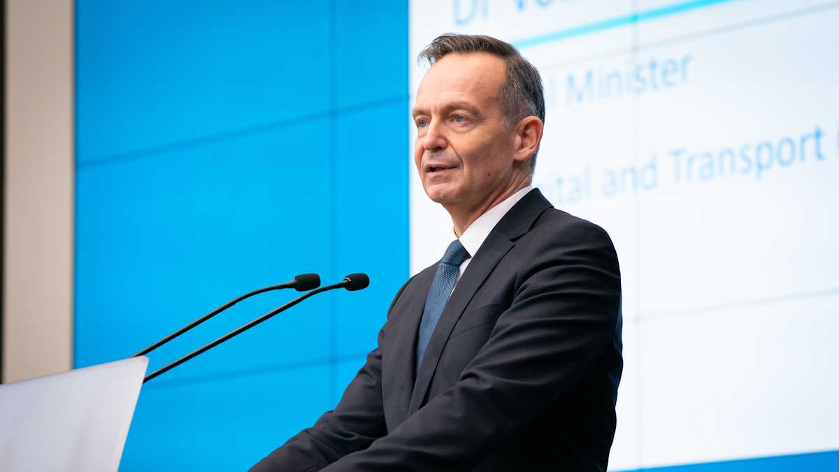 Volker Wissing spricht am Redepult. Volker Wissing spricht am Redepult.