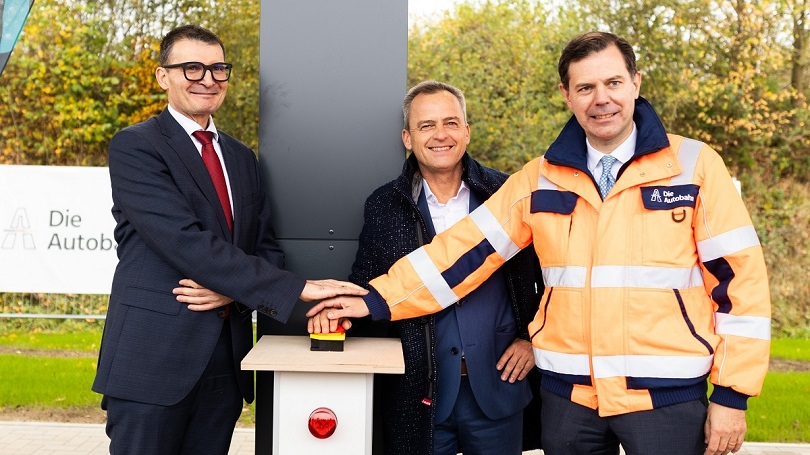 v.l.n.r.: Hartmut Höppner (Staatsekretär im Ministerium), Dr. Burkhard Seizer (Geschäftsführer Autostrom plus GmbH), Dr. Michael Güntner (Vorsitzender der Geschäftsführung der Autobahn GmbH des Bundes) v.l.n.r.: Hartmut Höppner (Staatsekretär im Ministerium), Dr. Burkhard Seizer (Geschäftsführer Autostrom plus GmbH), Dr. Michael Güntner (Vorsitzender der Geschäftsführung der Autobahn GmbH des Bundes)