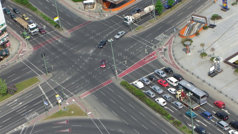 Kreuzung im Straßenverkehr Kreuzung im Straßenverkehr