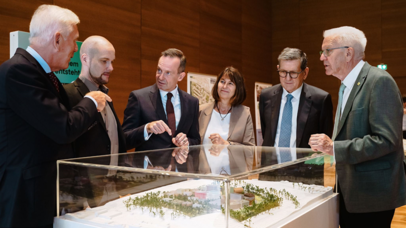 Bundesdigitalminister Dr. Volker Wissing beim Besuch des Innovationsparks AI in Heilbronn im Gespräch Bundesdigitalminister Dr. Volker Wissing beim Besuch des Innovationsparks AI in Heilbronn im Gespräch