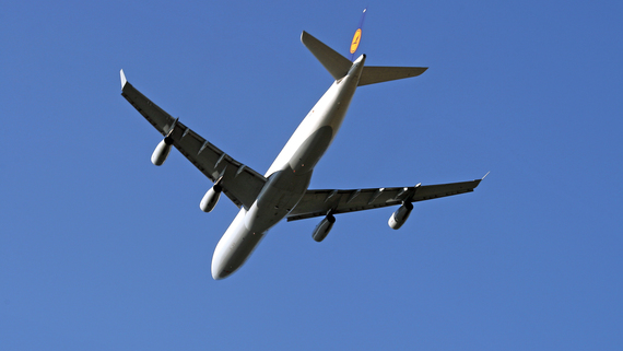 Flugzeug am Himmel Flugzeug am Himmel