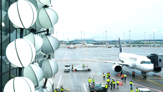 Fotografie eines Flughafen-Vorfeldes Fotografie eines Flughafen-Vorfeldes