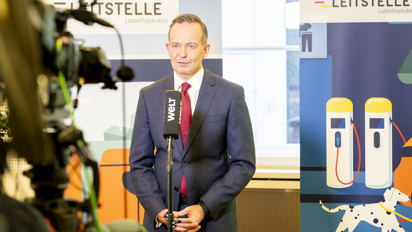 Volker Wissing bei der Ladeinfrastruktur-Konferenz 2023 bei einer Rede Volker Wissing bei der Ladeinfrastruktur-Konferenz 2023 bei einer Rede