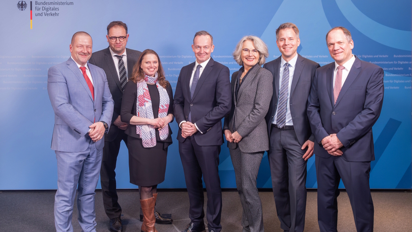 Gruppenfoto mit Volker Wissing zum Event "Digitaler Zwilling" beim BMDV Gruppenfoto mit Volker Wissing zum Event "Digitaler Zwilling" beim BMDV