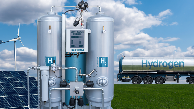 Wasserstoff Hydrogen Anlage die vor einer Landschaft zu sehen ist. Links sind man ein Photovoltaikanlage und ein Windrad. Rechts daneben ein Wasserstofftanklaster. Wasserstoff Hydrogen Anlage die vor einer Landschaft zu sehen ist. Links sind man ein Photovoltaikanlage und ein Windrad. Rechts daneben ein Wasserstofftanklaster.