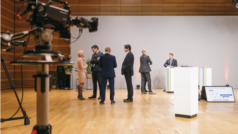Experten aus Wirtschaft, Wissenschaft, Verwaltung und Planung diskutierten im Studio und online mit den Teilnehmenden zum Masterplan BIM Bundesfernstraßen Experten aus Wirtschaft, Wissenschaft, Verwaltung und Planung diskutierten im Studio und online mit den Teilnehmenden zum Masterplan BIM Bundesfernstraßen
