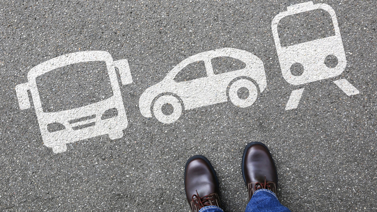 Symbole von Bus, Auto und Bahn Symbole von Bus, Auto und Bahn