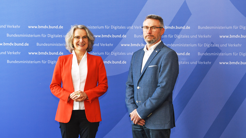 Susanne Henckel mit einem Mann bei einer Veranstaltung Susanne Henckel mit einem Mann bei einer Veranstaltung