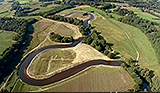 Luftbild eines mäandernden Flusses © NLWKN Niedersachsen Luftbild eines mäandernden Flusses © NLWKN Niedersachsen