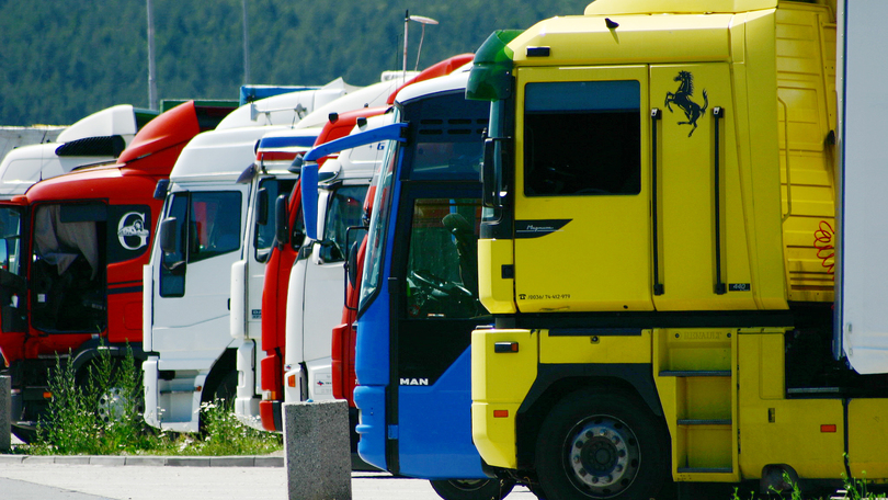 Lkw auf Rastplatz Lkw auf Rastplatz