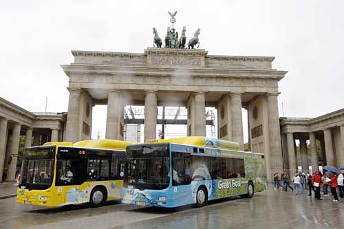 Wasserstoffbusse vor dem Brandenburger Tor in Berlin Wasserstoffbusse vor dem Brandenburger Tor in Berlin